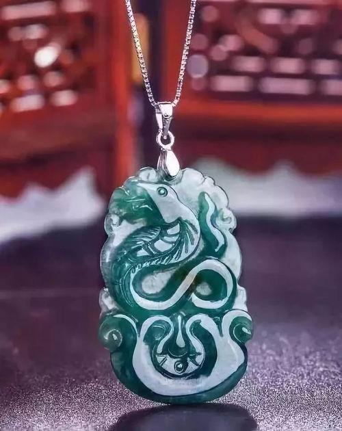 玉雕蛇挂件图片大全,千姿百态的蛇形艺术精品赏析
