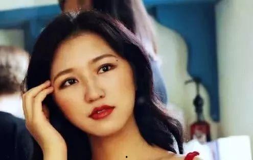 韩国三大国宝级女演员,金喜善、全智贤、孙艺珍的璀璨星途